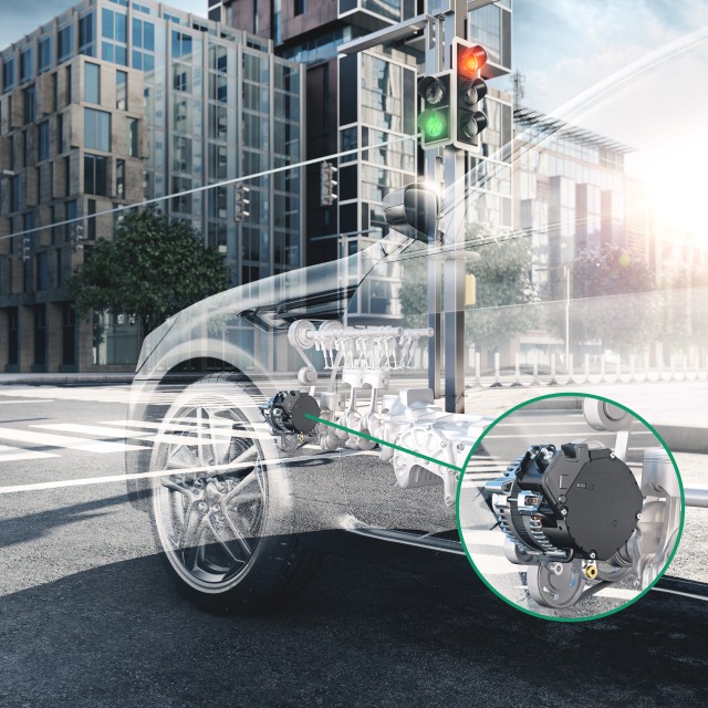 遇到红灯，48伏能量回收加速辅助系统电机工作状态的特写