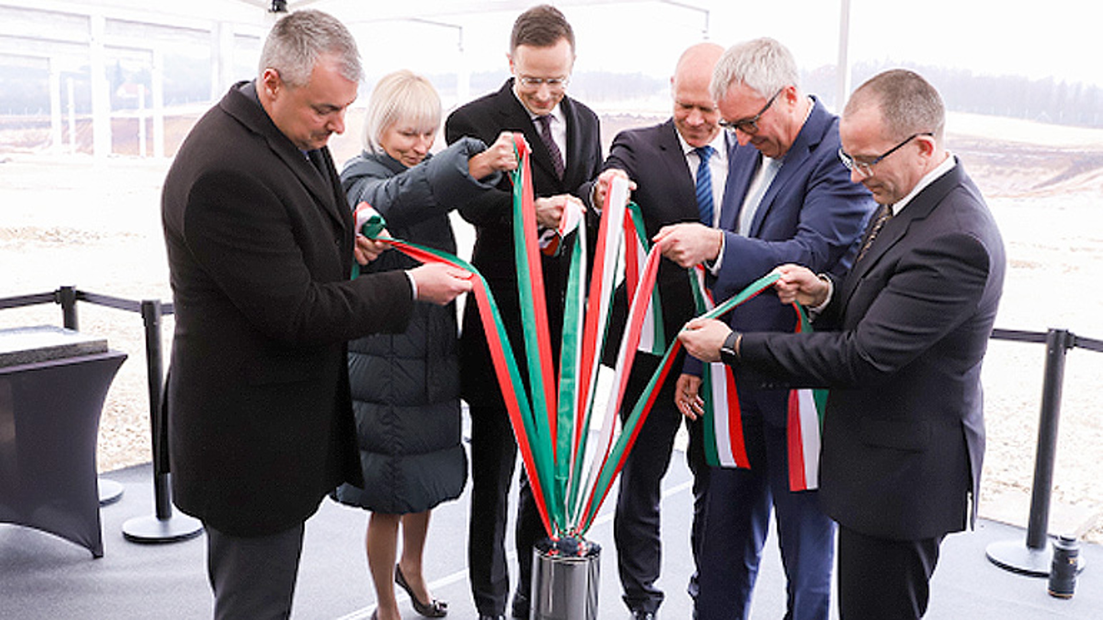 索恩格汽车匈牙利新工厂奠基仪式