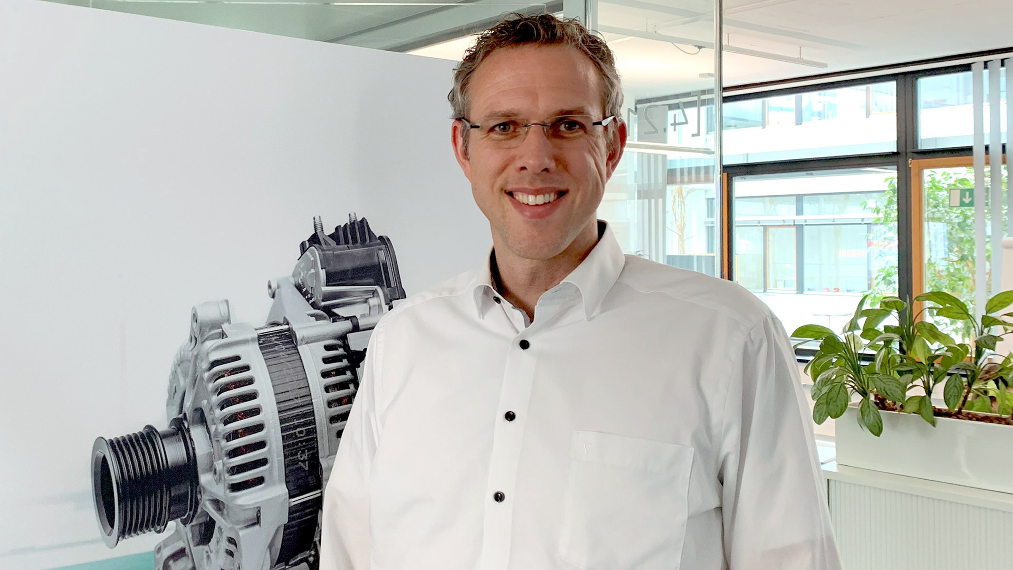 Rüdiger Benz, Senior Vice President Engineering at supplier SEG Automotive